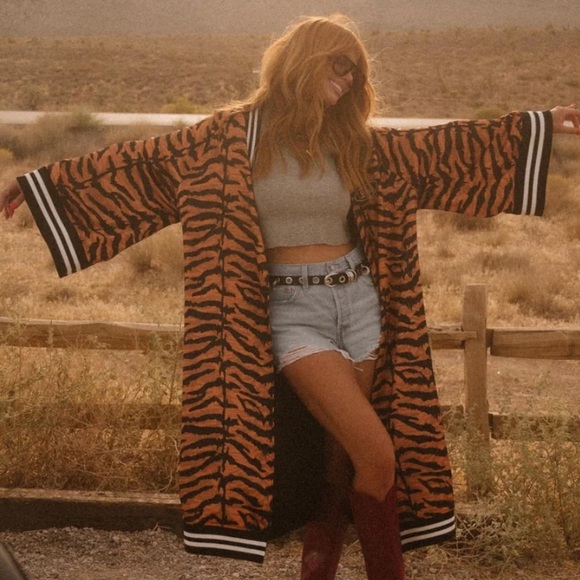 Sacred heart kimono bomber - Picture 2 of 6